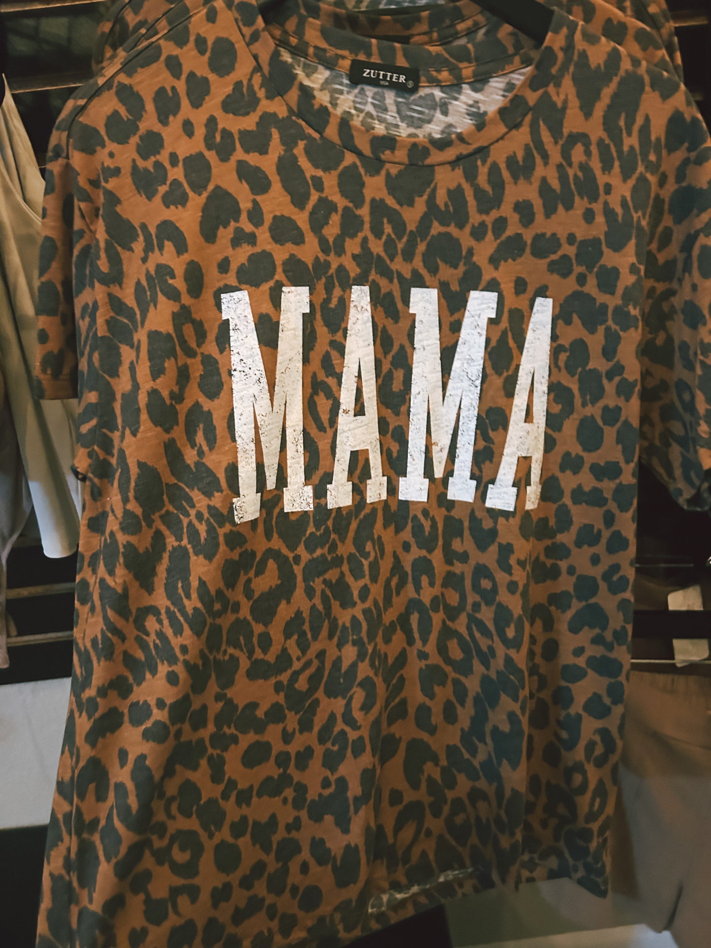 Mama leopard tee